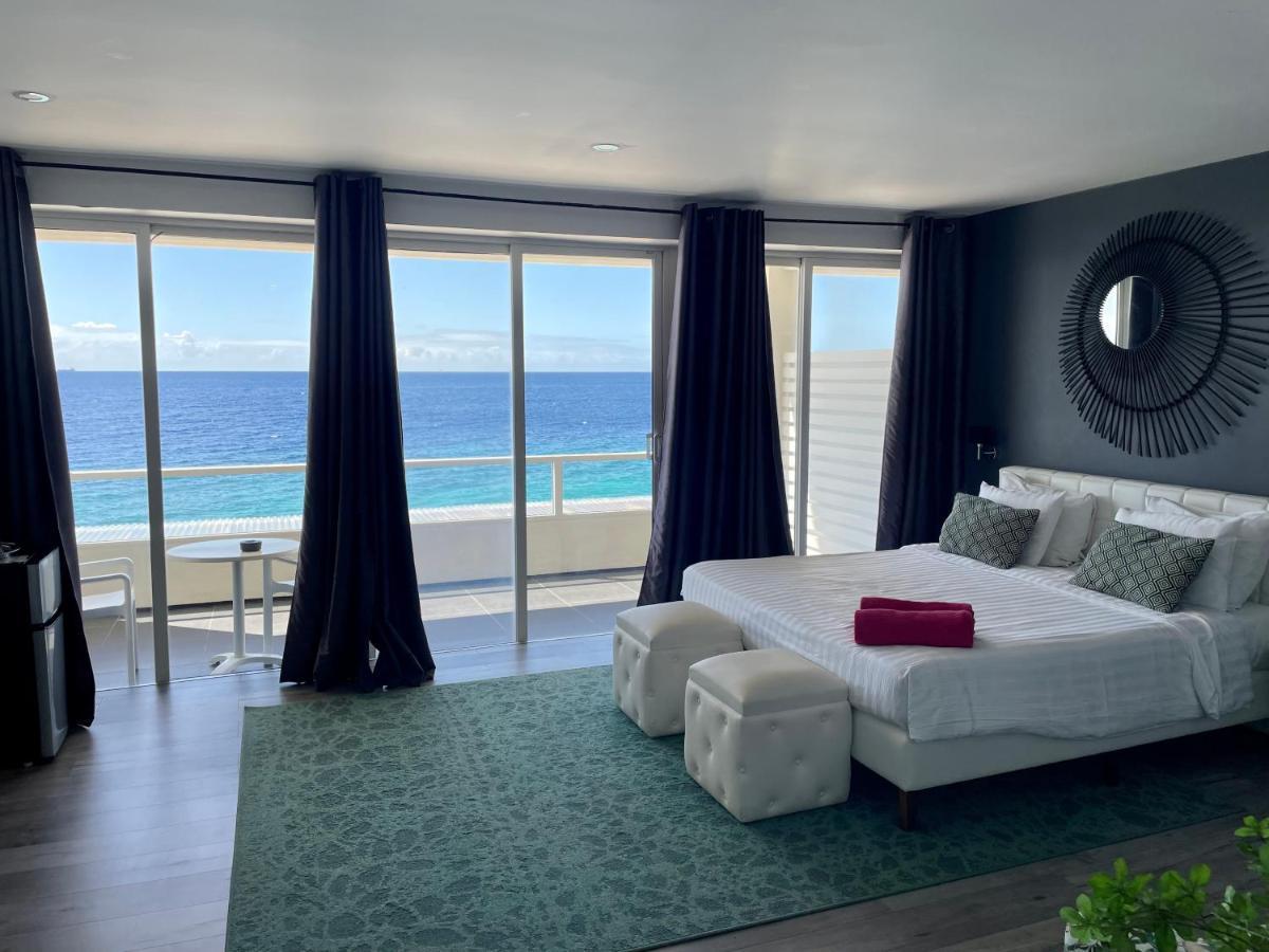 Saint Tropez Boutique Hotel Виллемстад Экстерьер фото